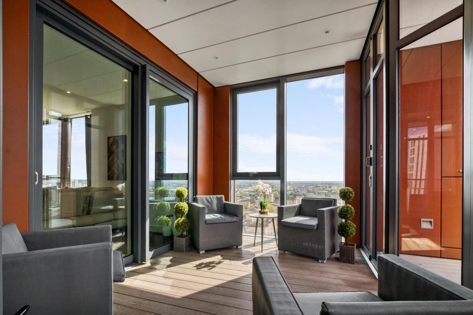 Stunning 360º View Luxurious Penthouse Lägenhet London Exteriör bild