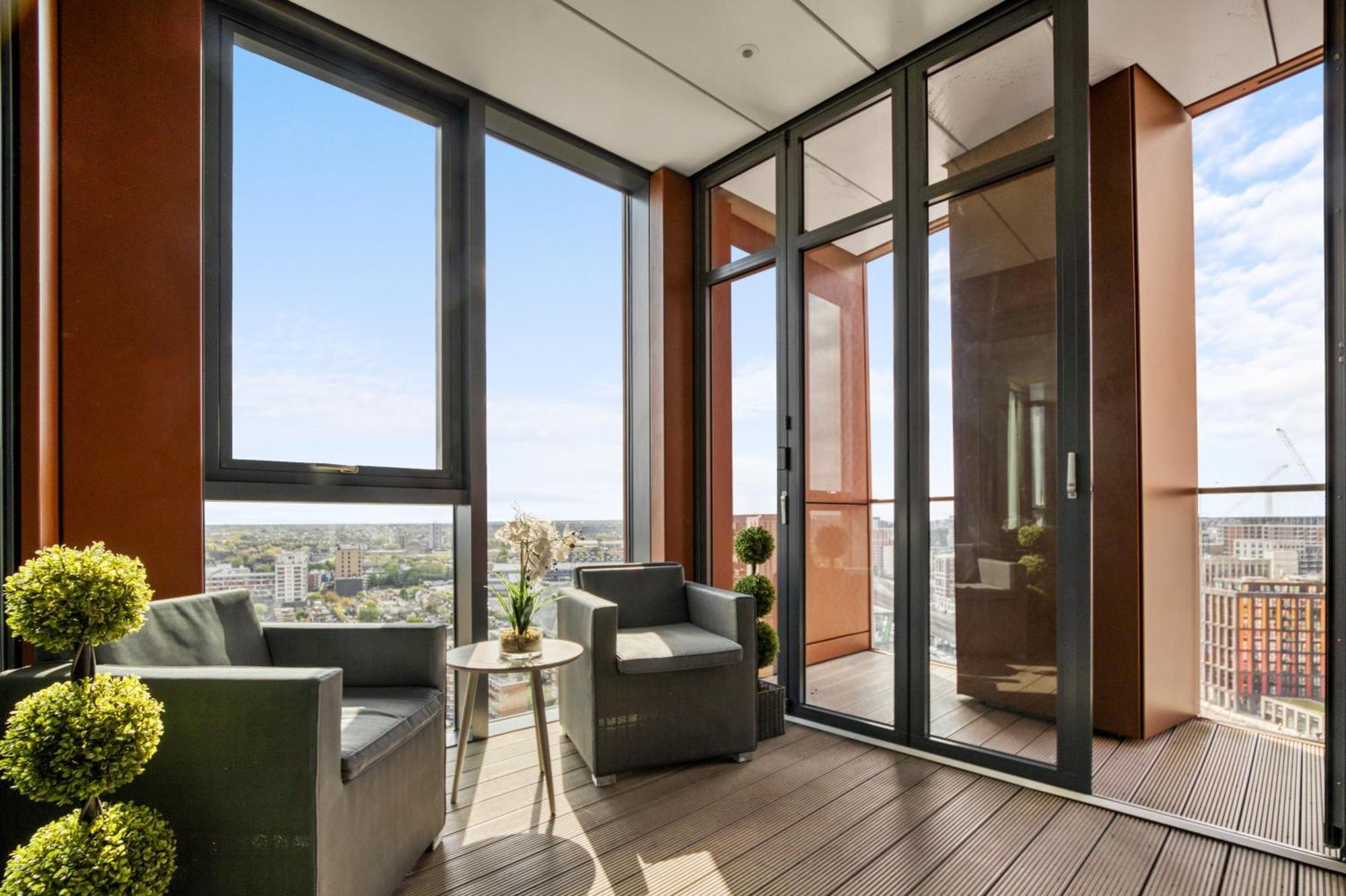 Stunning 360º View Luxurious Penthouse Lägenhet London Exteriör bild